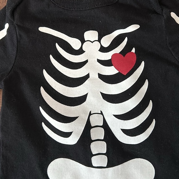 Halloween Skeleton Baby Onesie Size 0-3 Months NWOT - Picture 2 of 5